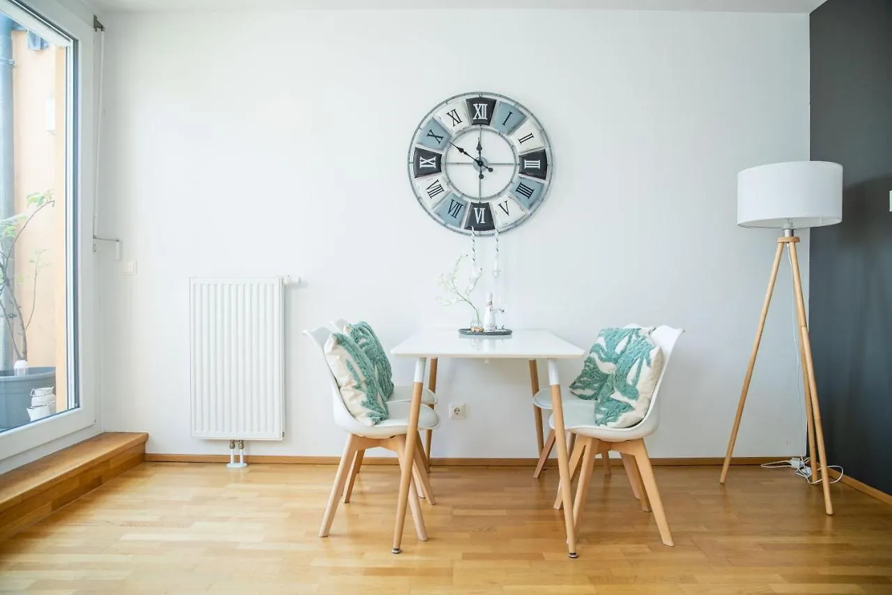 Room4Art Apartments Nr.6 In Center Air-Conditioned contacts